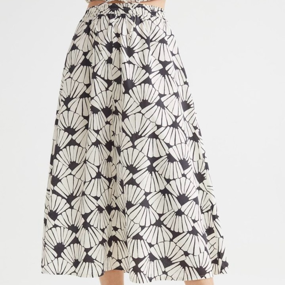 H&M Black and White Patterned Skirt NWOT